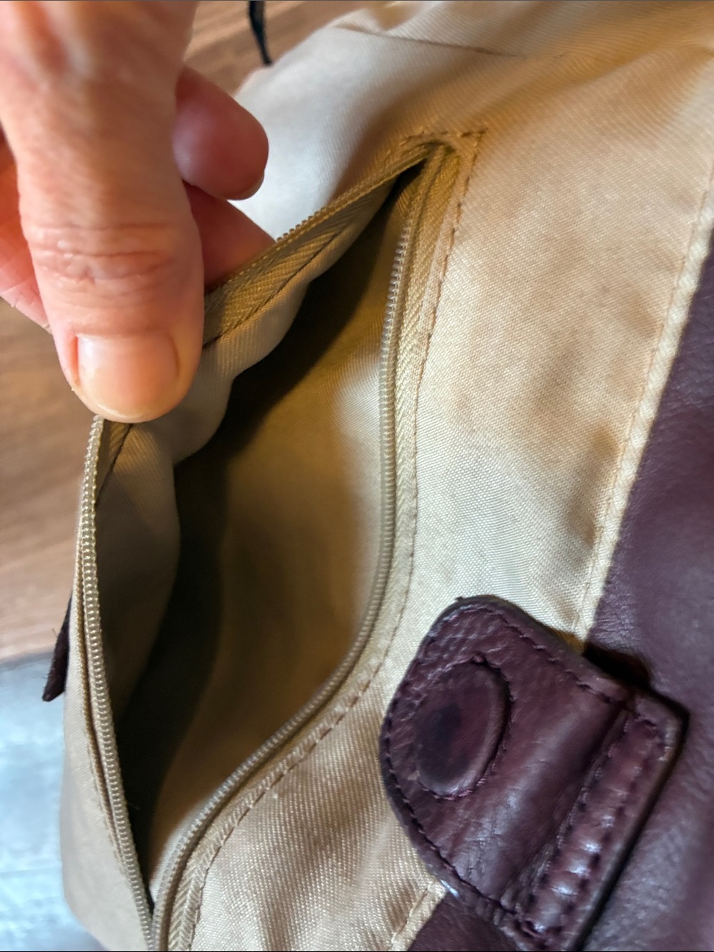 American Leather Co. Women’s Leather Shoulder Bag - Plum Purple - Picture 6 of 16